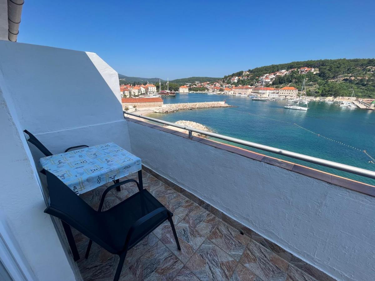Apartments Peronja Jelsa Seafront Extérieur photo