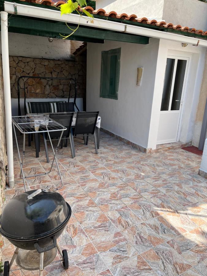Apartments Peronja Jelsa Seafront Extérieur photo
