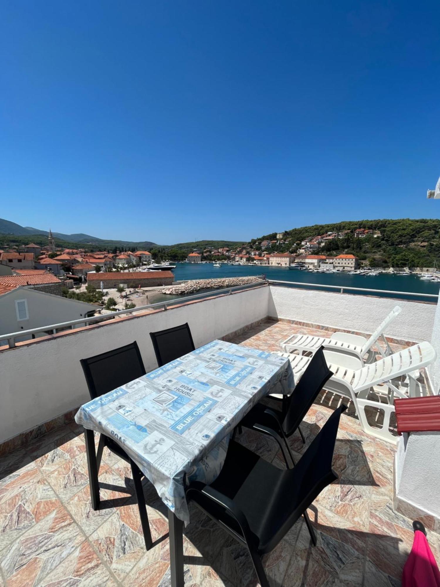 Apartments Peronja Jelsa Seafront Extérieur photo