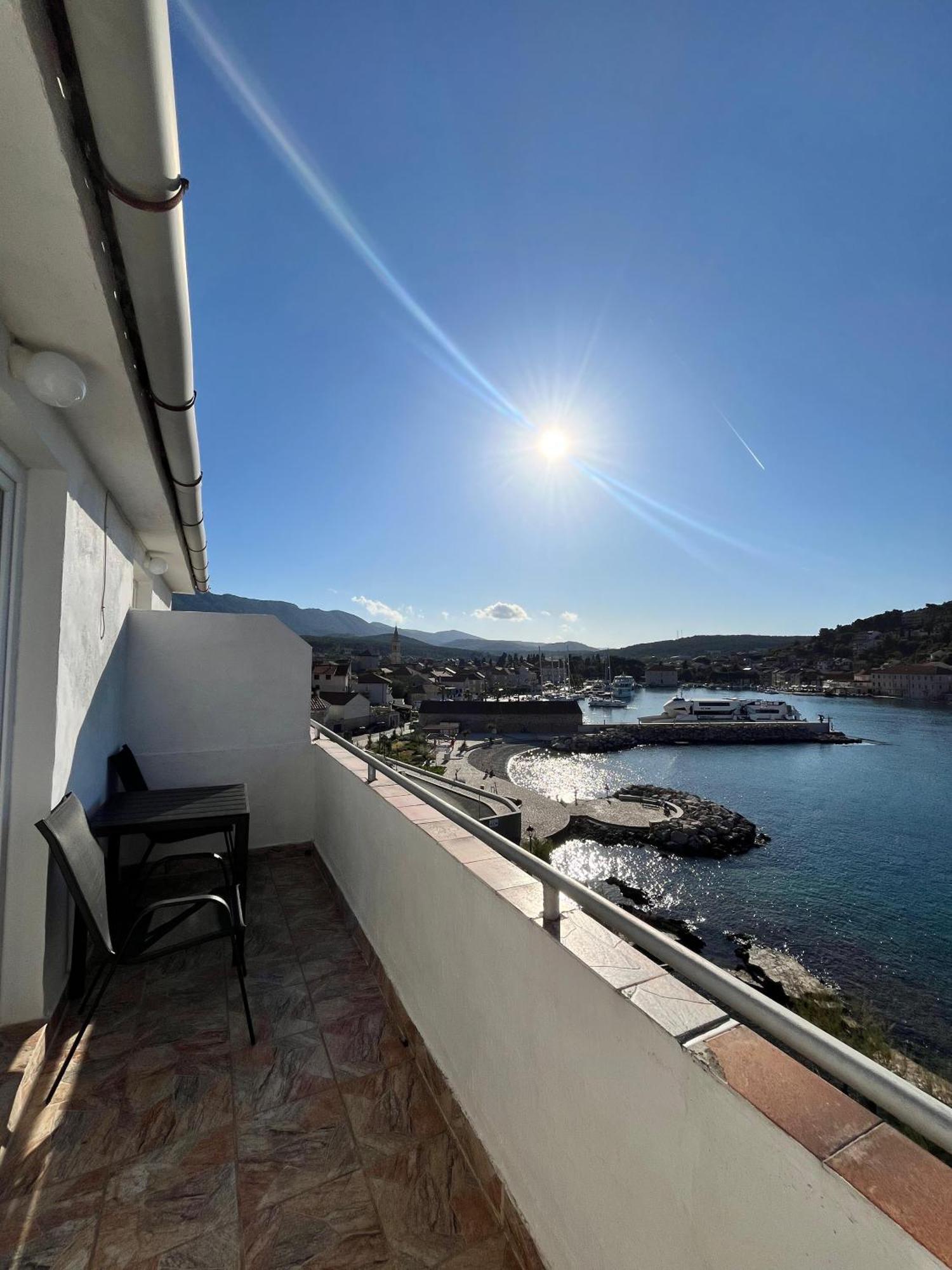 Apartments Peronja Jelsa Seafront Extérieur photo
