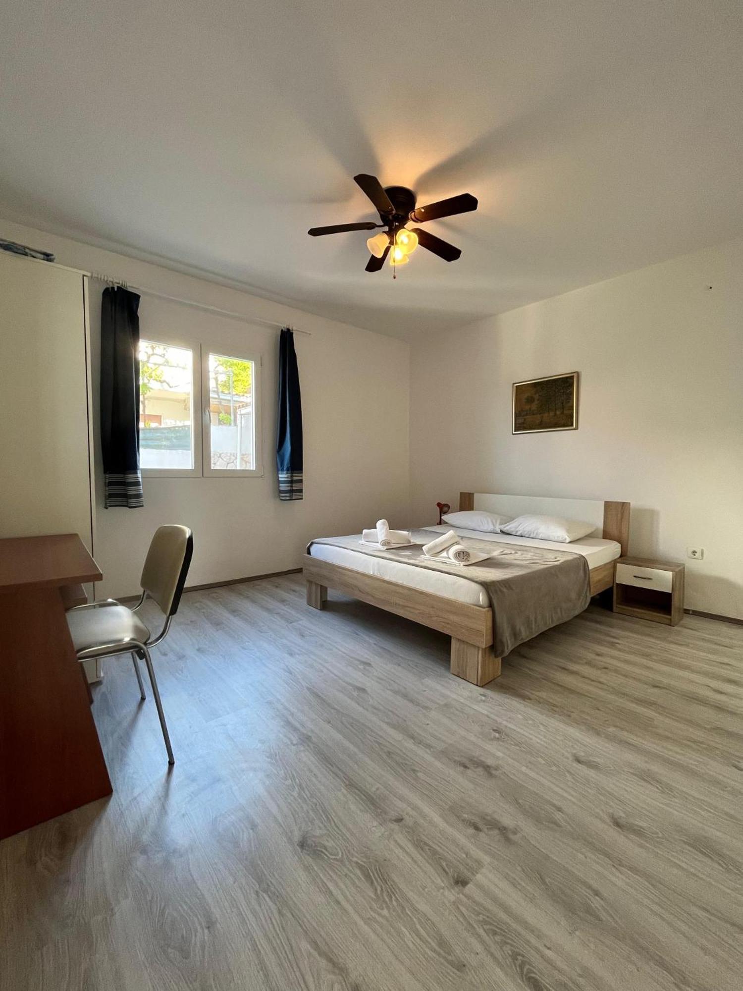 Apartments Peronja Jelsa Seafront Extérieur photo
